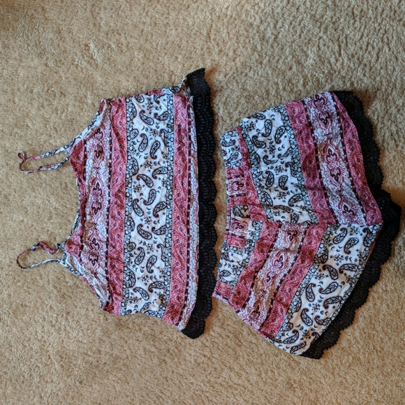 Charlotte Russe Crop Top & Matching Shorts - Picture 7 of 10